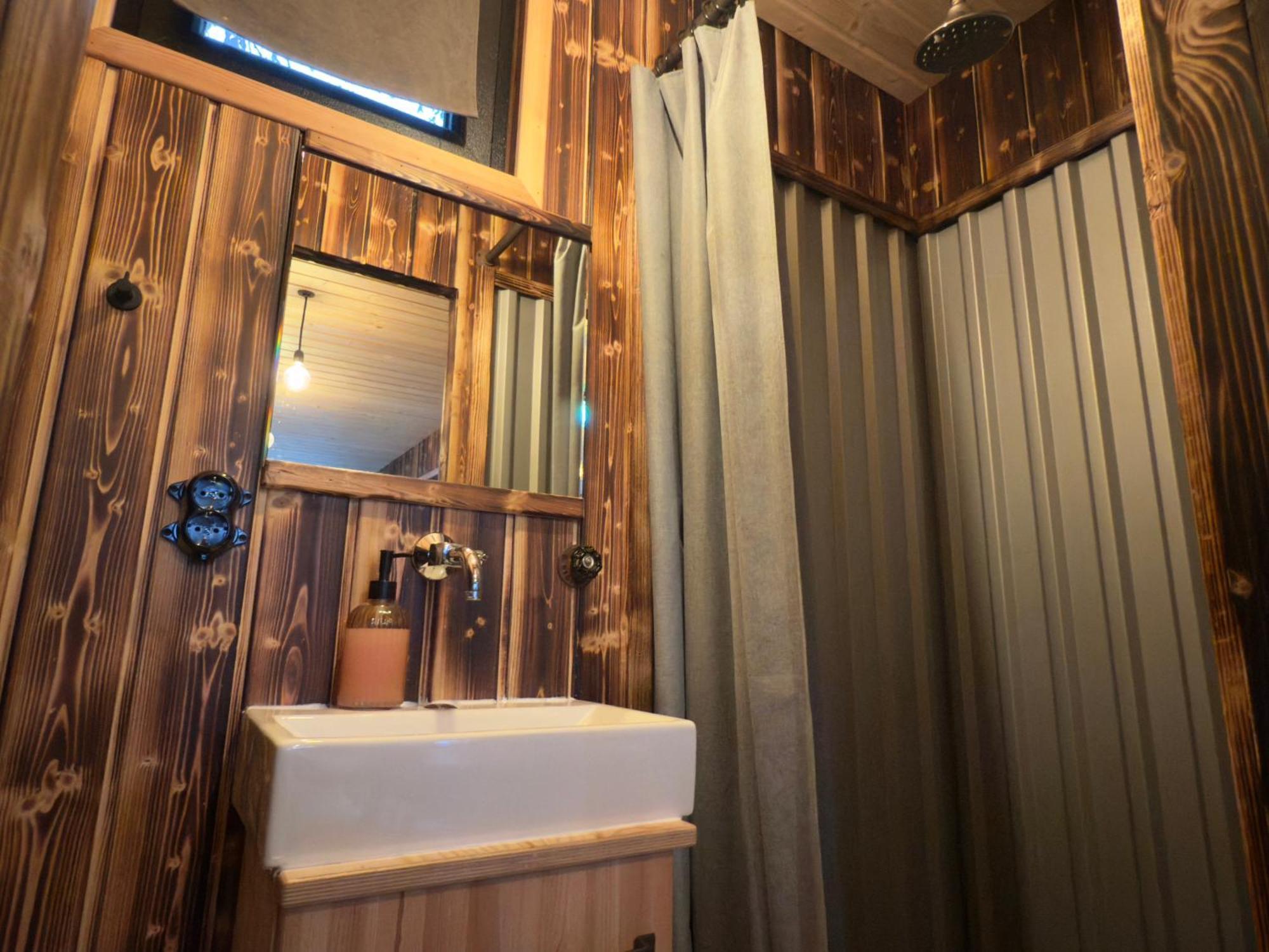 Wiesenhaus: Wohnen Im Tiny House Direkt Am Rhein Köln